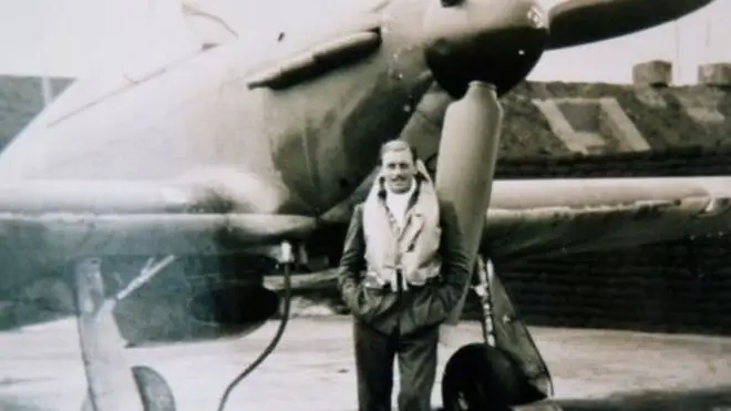 Maurice Mounsdon stood in front of his Hurricane aircraft