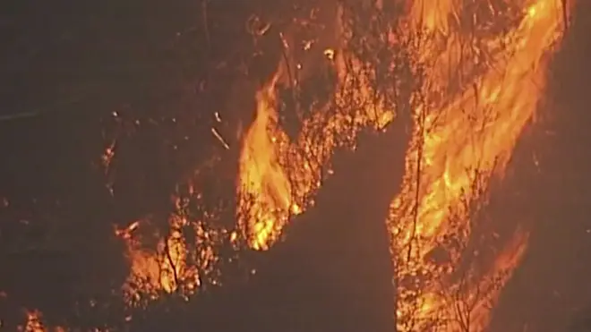 Fires rage in Australia's Blue Mountains