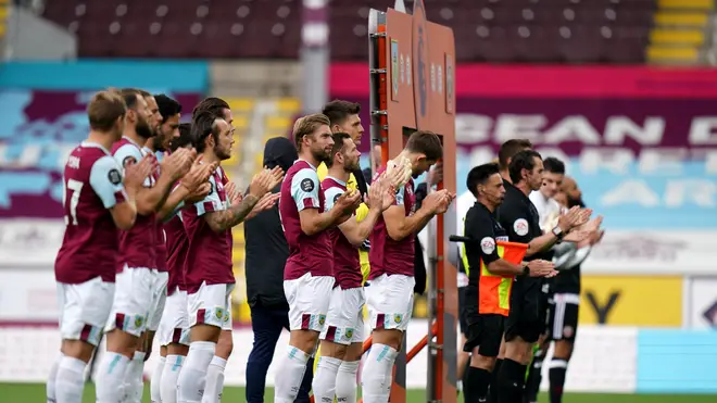 Players and match officials take part in minutes applause for NHS staff and key workers prior to the Premier League match at Turf Moor, Burnley