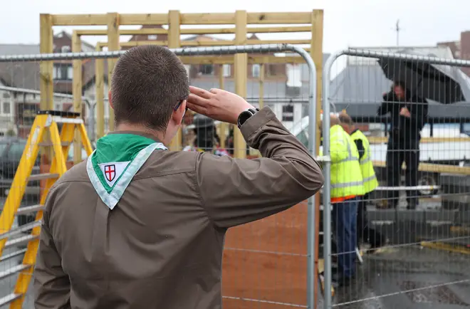 Many scouts came to protect the statue