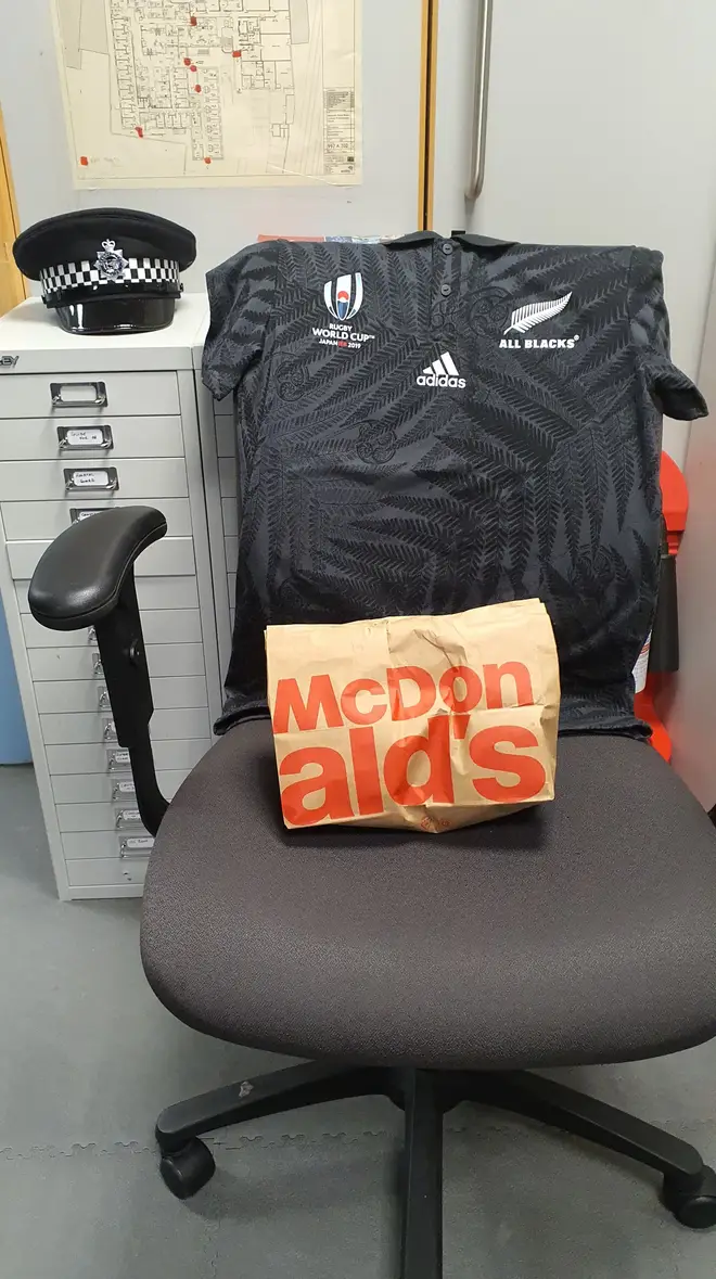 Sgt Lovelock posted a picture of the breakfast, which was accompanied by an All Blacks Rugby shirt, in honour of Sgt Ratana's background and enthusiasm for the sport