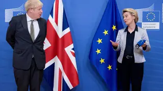 European Commission President Ursula von der Leyen (R) talks with British Prime Minister Boris Johnson