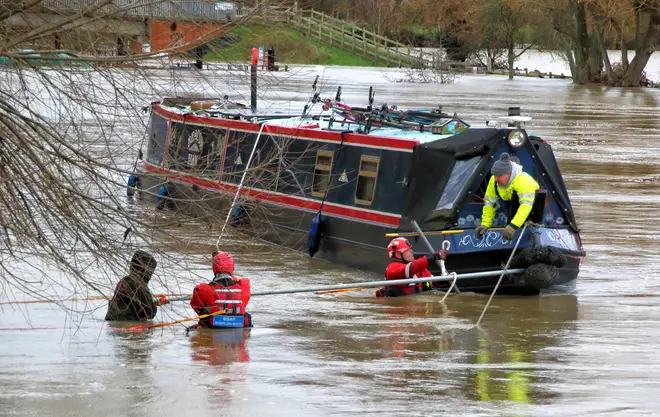 A canal boat got into difficulties on the River Ouse after it burst its banks on Boxing Day.