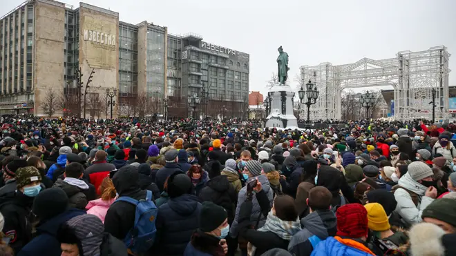 Protesters gather in Moscow in support of Alexei Navalny