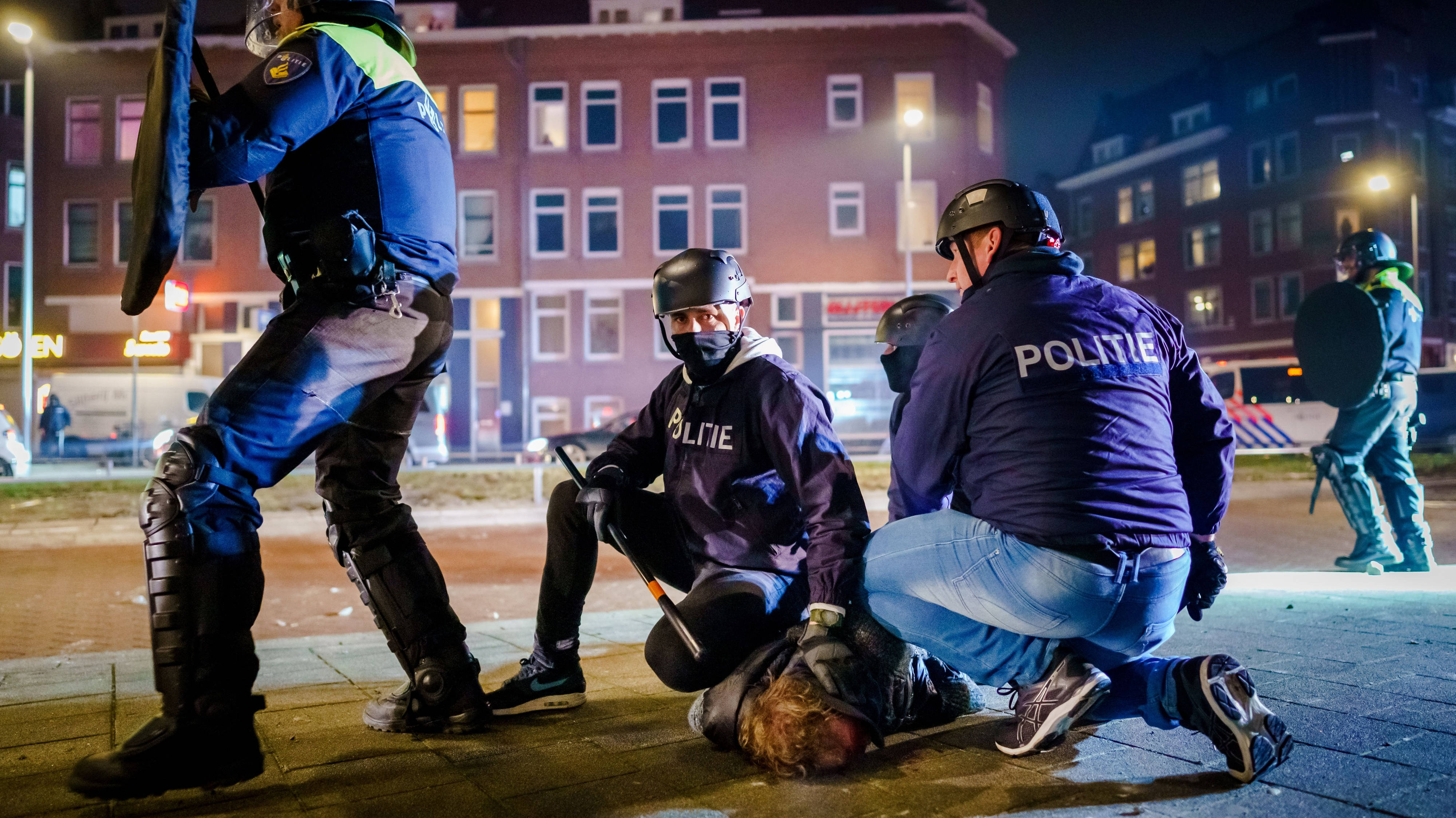 Third night of anti-lockdown riots sweep cities in the Netherlands - LBC