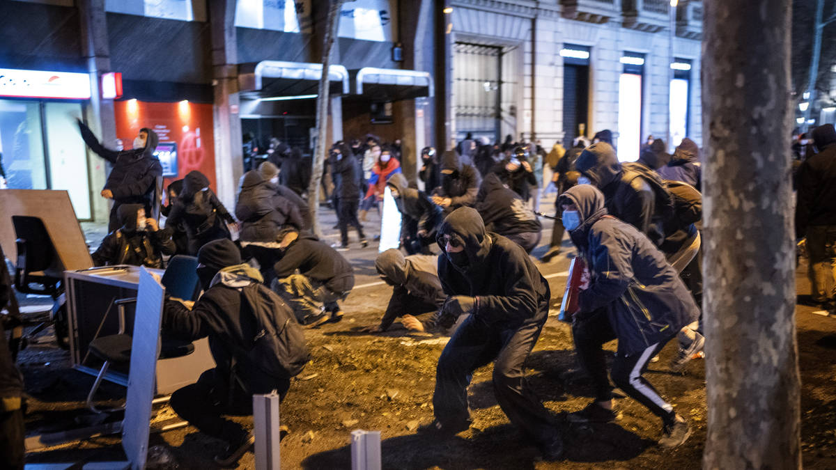 fourteen-people-arrested-in-violent-protests-after-spanish-rapper-jailed