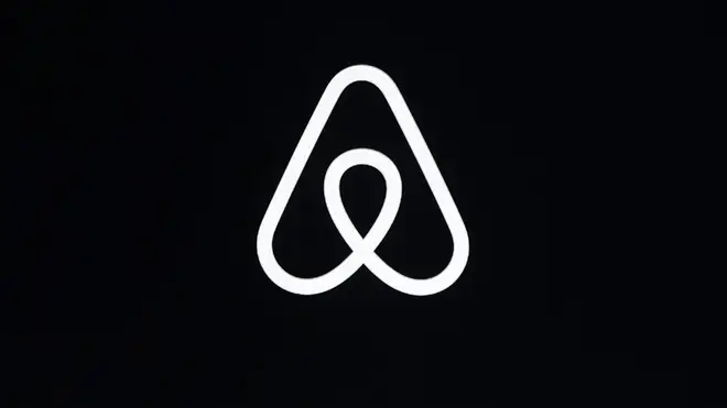 Earns Airbnb