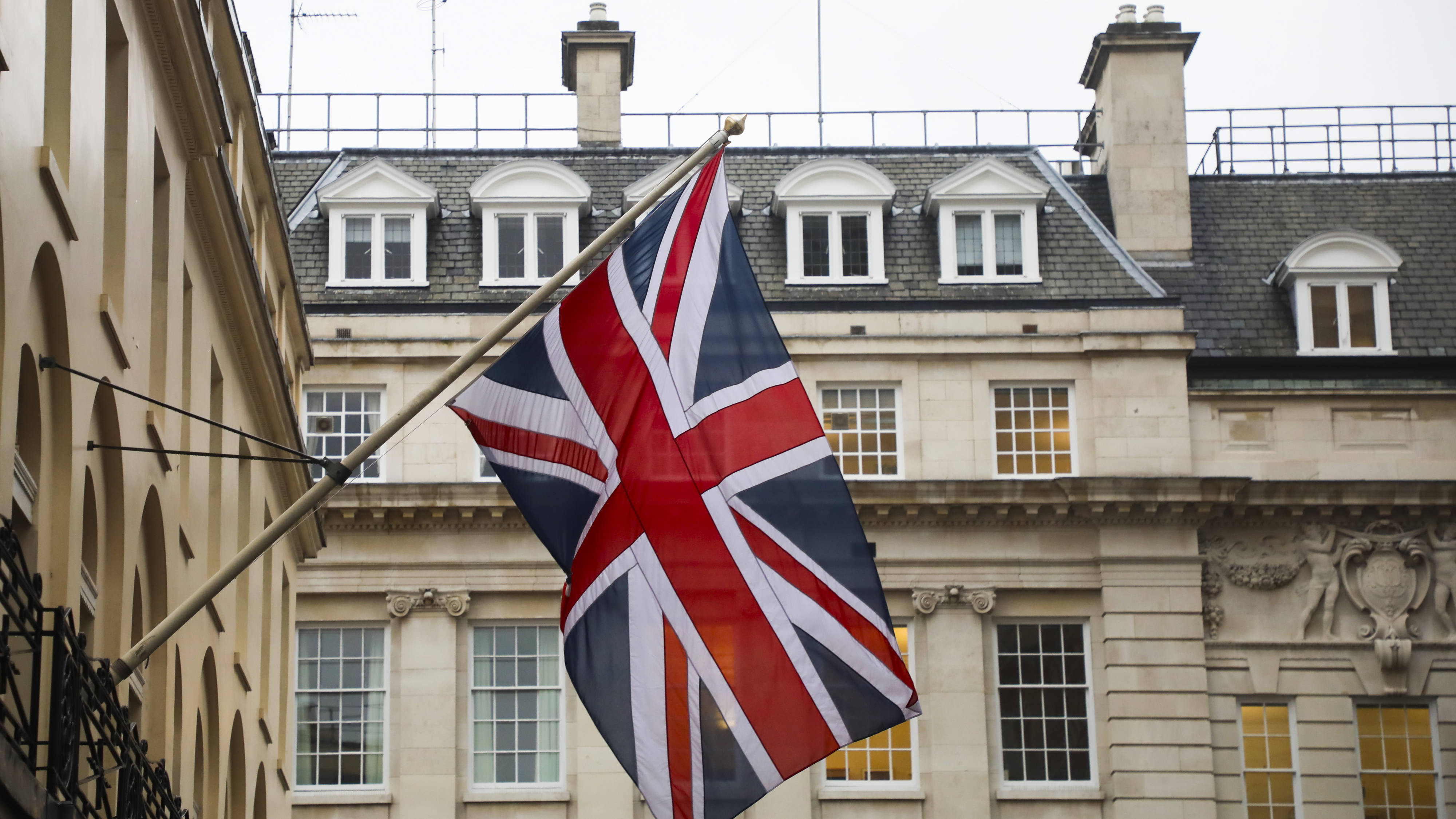 Union flag to be flown daily above all government buildings under new  guidance - LBC