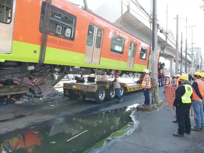 Work has began to remove a Metro train after a crash which killed 23 people, including children