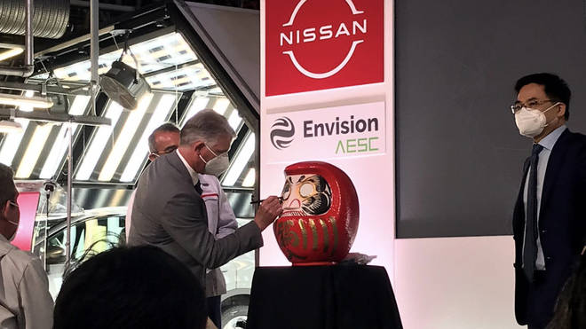 Nissan is to build a new electric model and huge battery plant in the UK
