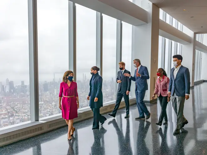 Harry and Meghan accompanied Kathy Hochul, Bill de Blasio, his wife Chirlane McCray, and their son Dante de Blasio on a visit to One World Observatory