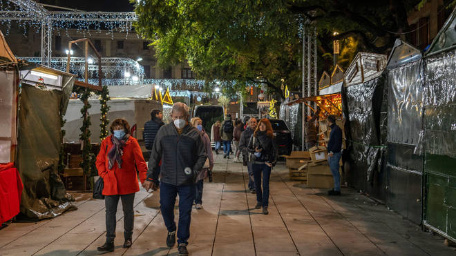 Shoppers wear masks in Barcelona's Christmas market