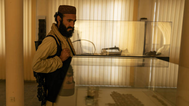 Taliban fighter Mansoor Zulfiqar visits the National Museum of Afghanistan