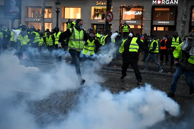 'Yellow Vest' protesters return to central Paris