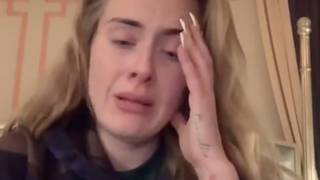 Adele tearfully told fans her show can't go on