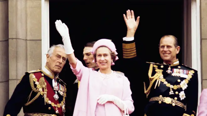 ueen Elizabeth II and the Duke of Edinburgh wave from the balcony of Buckingham Palace after the Silver Jubilee procession.