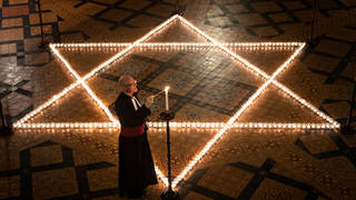600 candles in the shape of the Star of David, in memory of Jewish people murdered in Holocaust