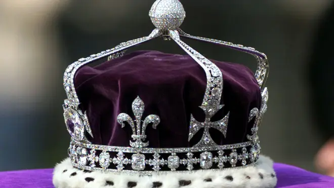 The crown contains the Koh-i-Noor diamond.