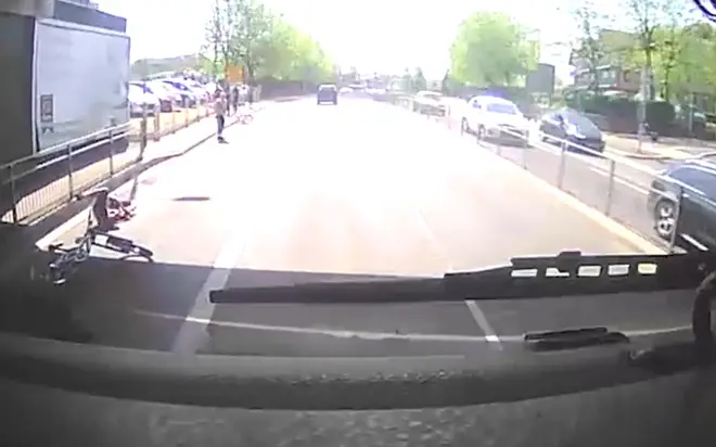 Cyclist left in road after driver swerves into him