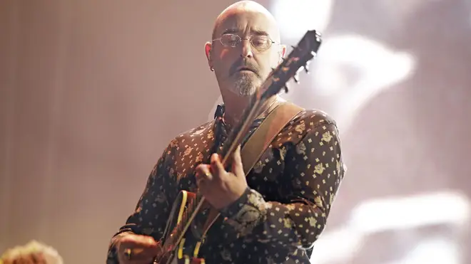 Paul "Bonehead" Arthurs has announced he has been diagnosed with tonsil cancer