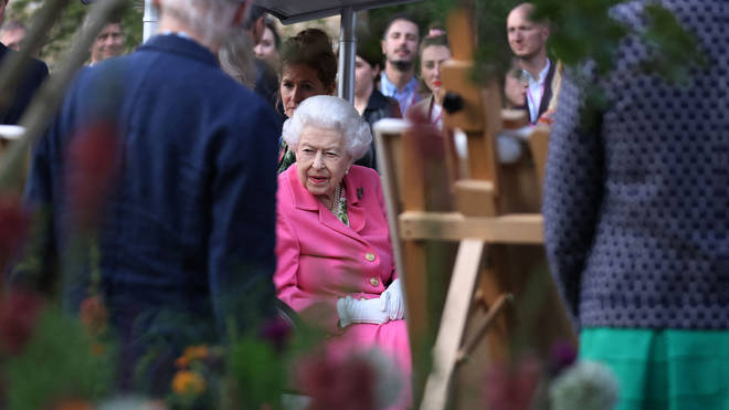 The Queen arrived at Chelsea Flower Show in a buggy.