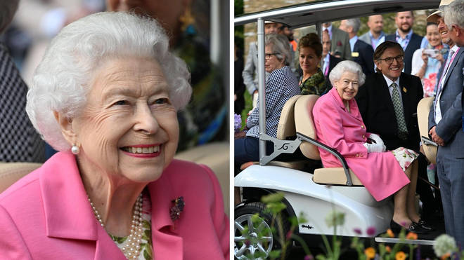 The Queen arrived in a buggy at the Chelsea Flower Show.