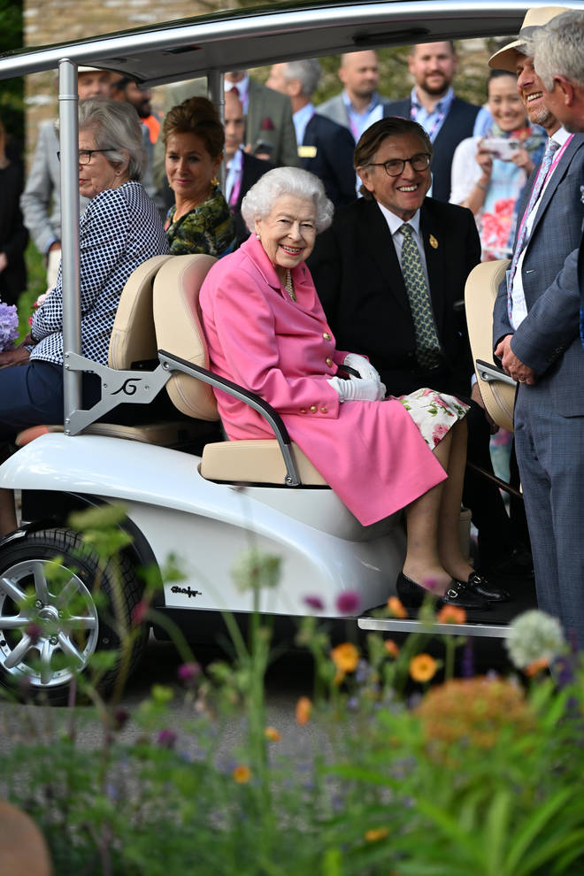 The Queen arrived in a buggy.