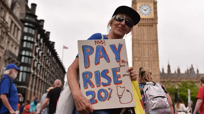 NHS workers are demanding a pay rise