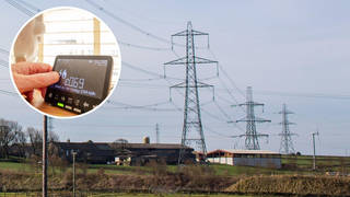 Plans are being drawn up to reward households who use less power at peak times.