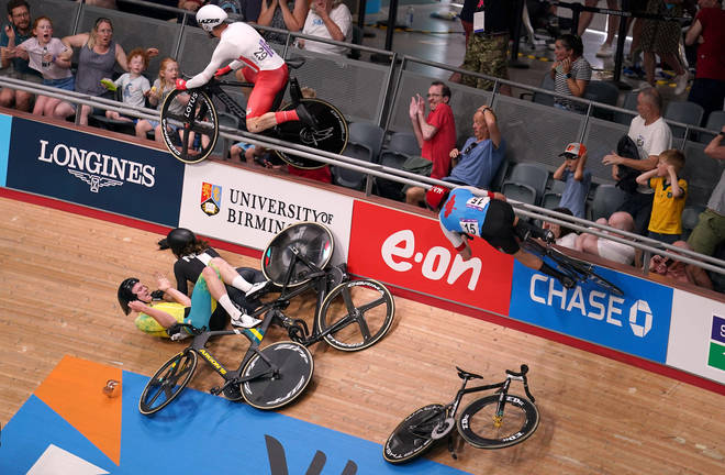 A crash in the Men's 15km Scratch Race Qualifying Round.