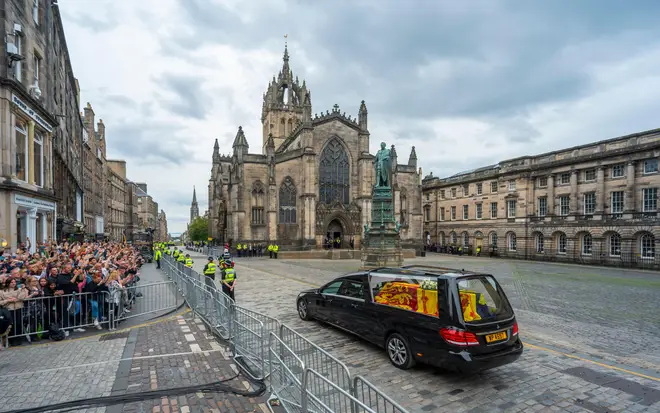 Her late Majesty's coffin arrives at the Church of Scotland cathedral