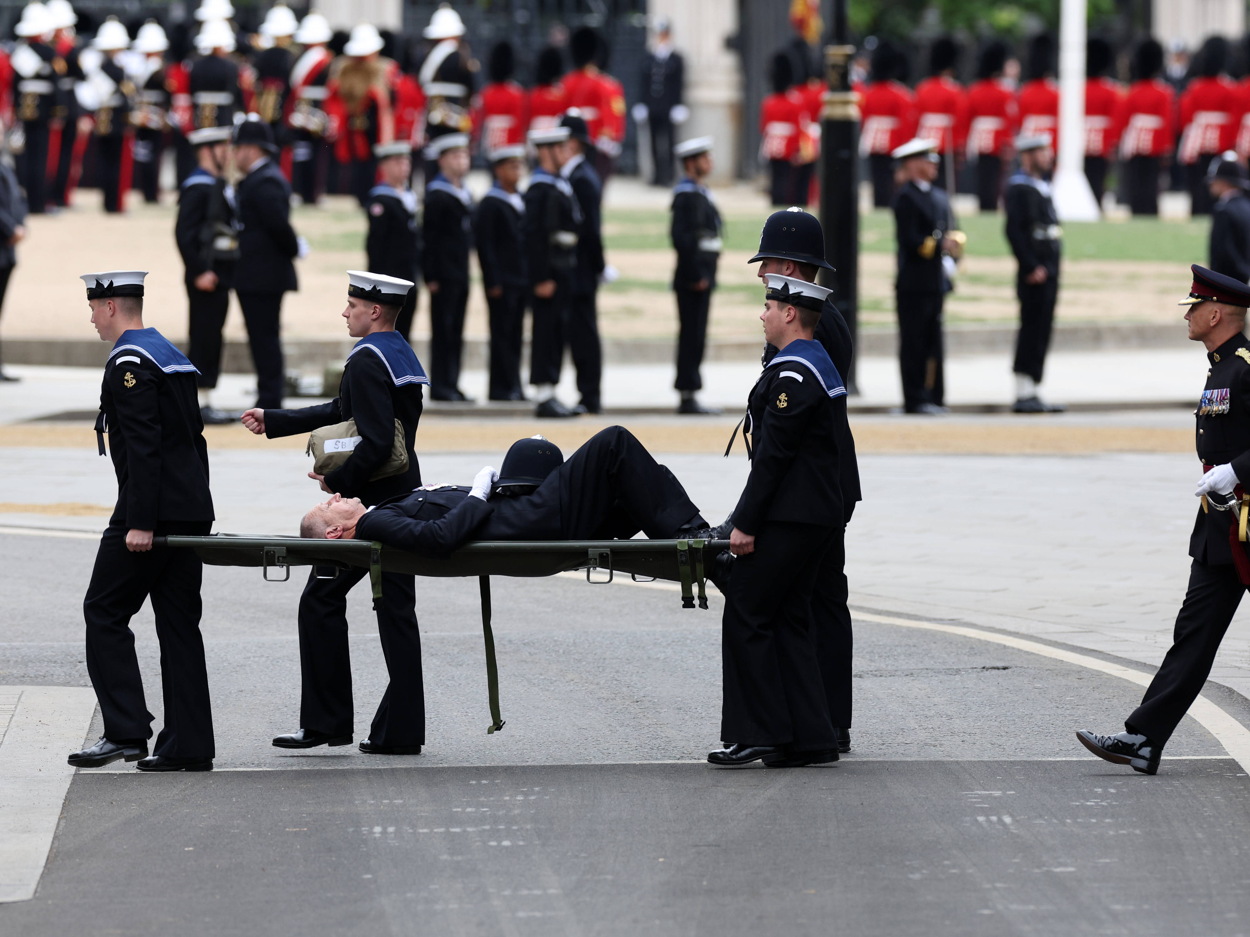Overwhelmed policeman and palace official collapse during the Queen's funeral - LBC