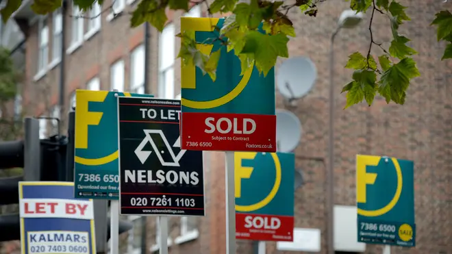 Letting and estate agents' signs