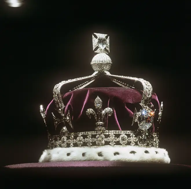 The crown features the famous he famous 105-carat Koh-i-Noor diamond