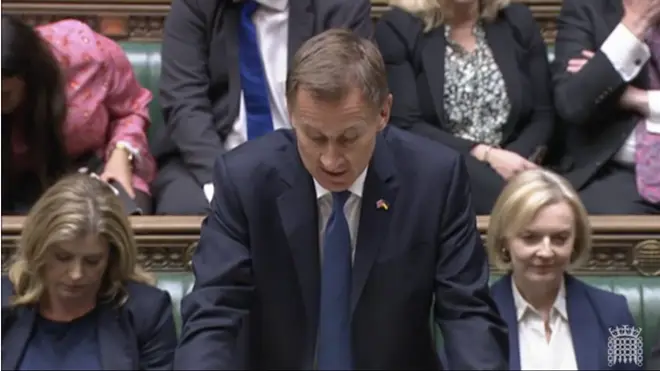 Jeremy Hunt addressing the Commons with Liz Truss