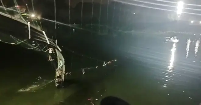 Gujarat: Suspension bridge collapses