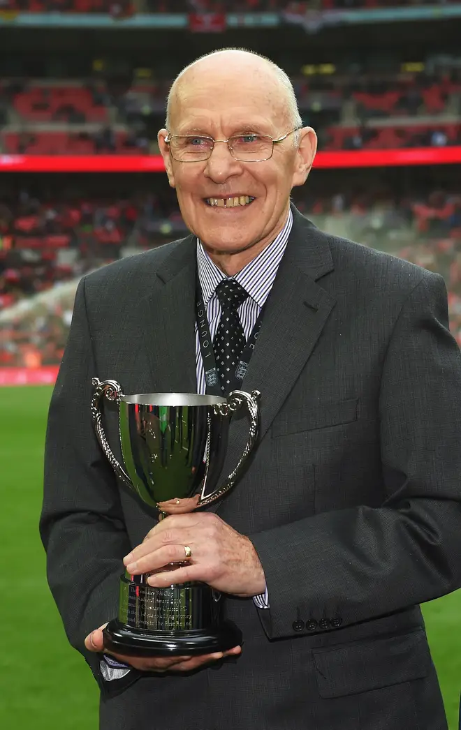 Radford presenting the Ronnie Radford Award during the FA Cup Final between Manchester United and Crystal Palace in 2016