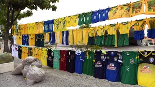 How does a football team choose its official colour?