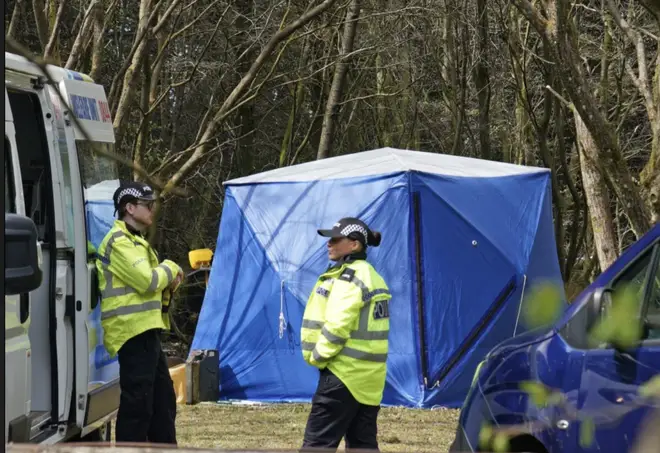 Police finding the body of Katie Kenyon in a pre-dug grave