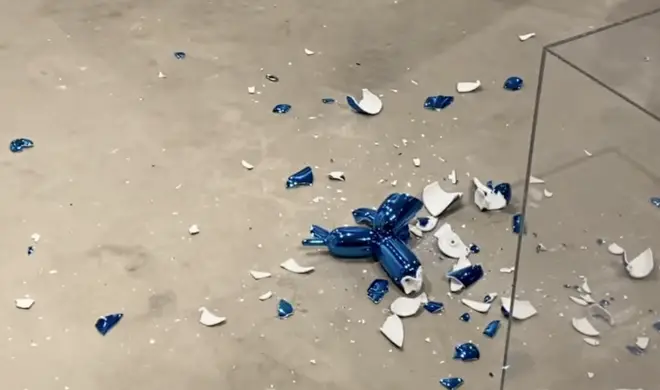 Video of the aftermath showed the valuable sculpture in pieces on the floor of the gallery.