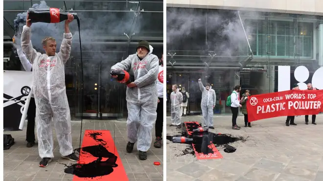 Extinction Rebellion wrote: "Banners dropped & fake oil poured from giant cola bottles in protest #CutTheTies to #fossilfuels"