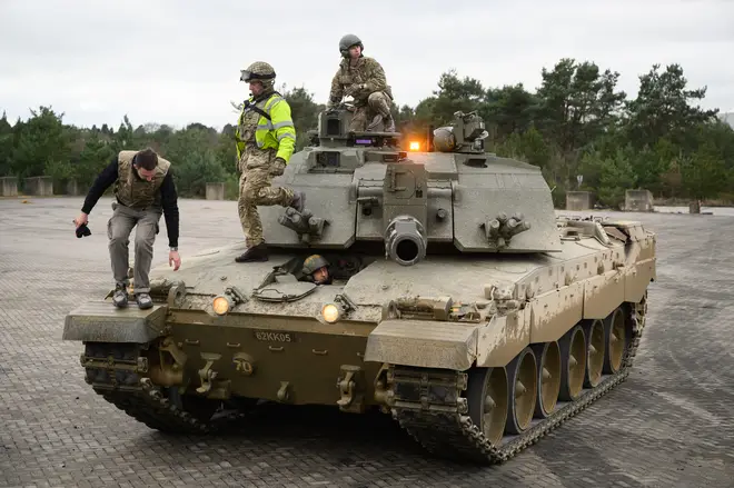 Ukrainian Army Volunteers Are Trained On Challenger Tanks