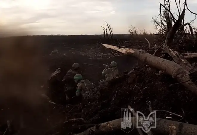 The footage shows a failed Russian attack on a Ukrainian defensive position