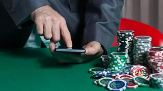 Man bets with smartphone