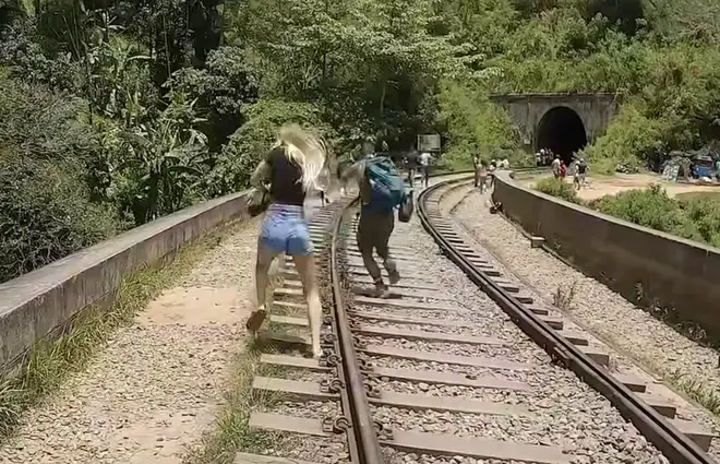 Leanne bolted across the bridge as Dan was pelted with stings