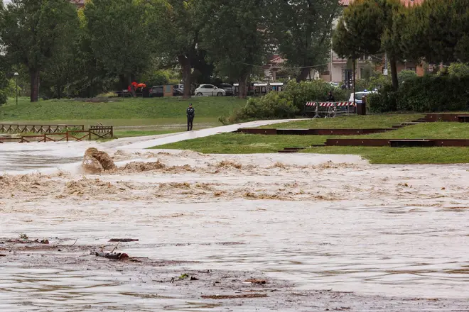 Flooding puts the city to the test with waves 5 m high and overflowing rivers in Rimini, Italy