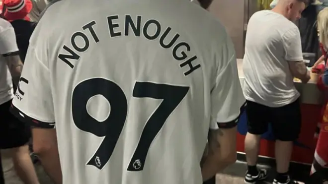 The T-shirt was pictured by fans at Wembley