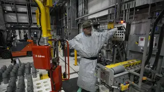 Employee working on the destruction of the US' chemical weapons