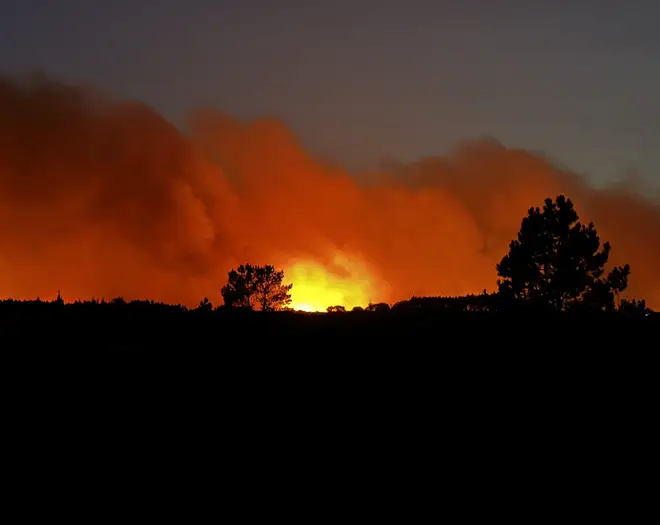 Wildfires spread towards the Algarve