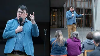 Graham Linehan performs in the street after being cancelled by venues at the Edinburgh Festival